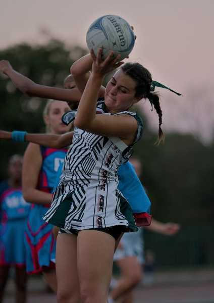 Erries behaal oorwinning op netbalbaan