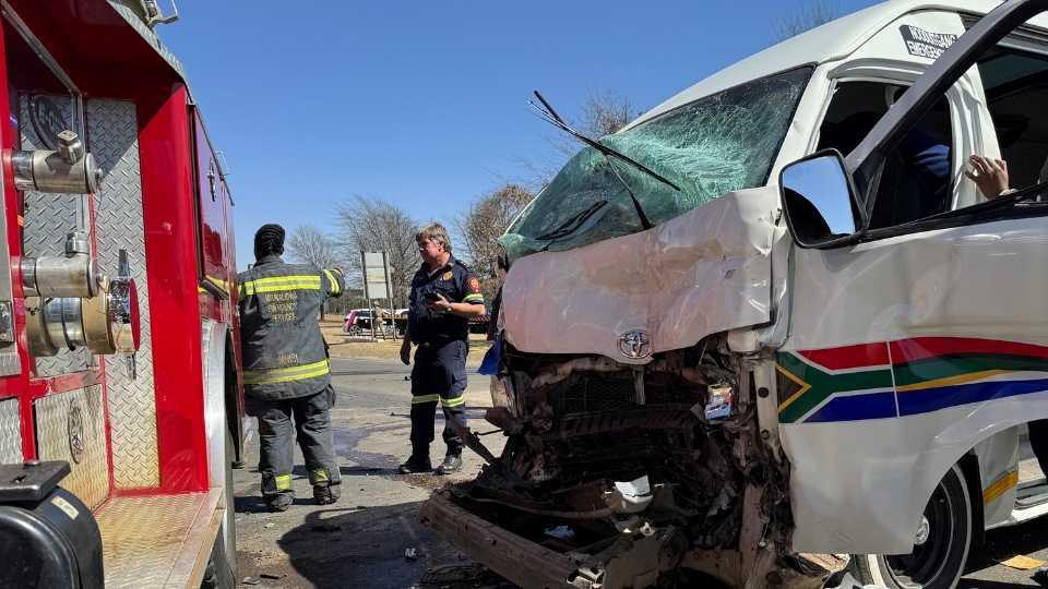 Serious accident at Voortrekker and Havenga intersection leaves three injured