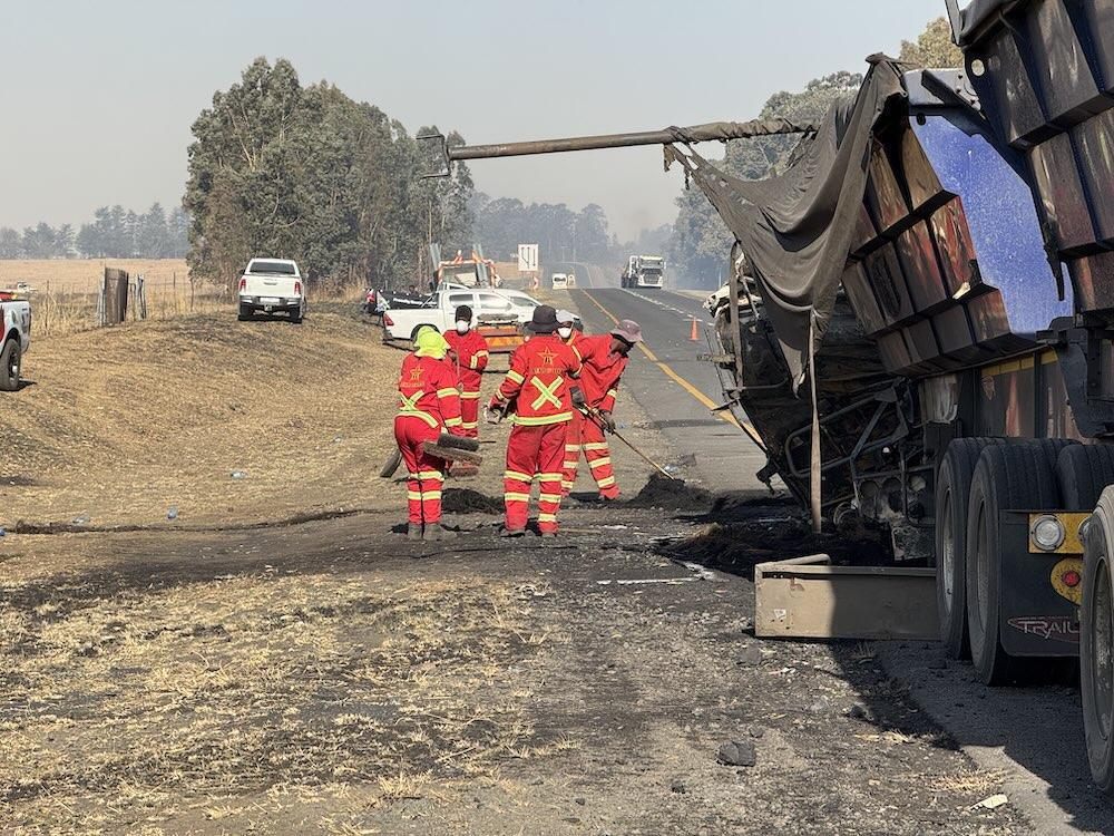 Tragic accident on N2 claims one life following severe veld fire
