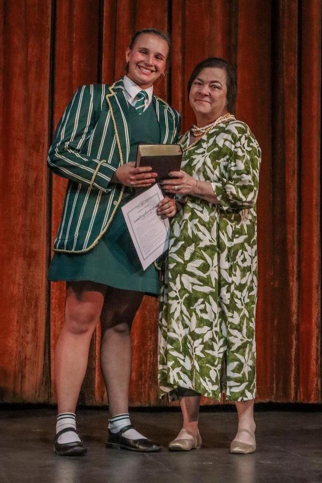 EHS-Graad 12’s van 2025 pronk in Streepbaadjies EHS-Graad 12’s van 2025 pronk in Streepbaadjies