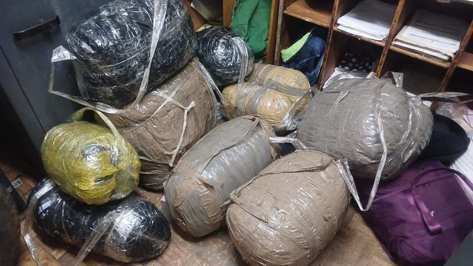 Swazi Woman Remanded for Dagga, Bribery, and Immigration Offences After N2 Bust Swazi Woman Remanded for Dagga, Bribery, and Immigration Offences After N2 Bust