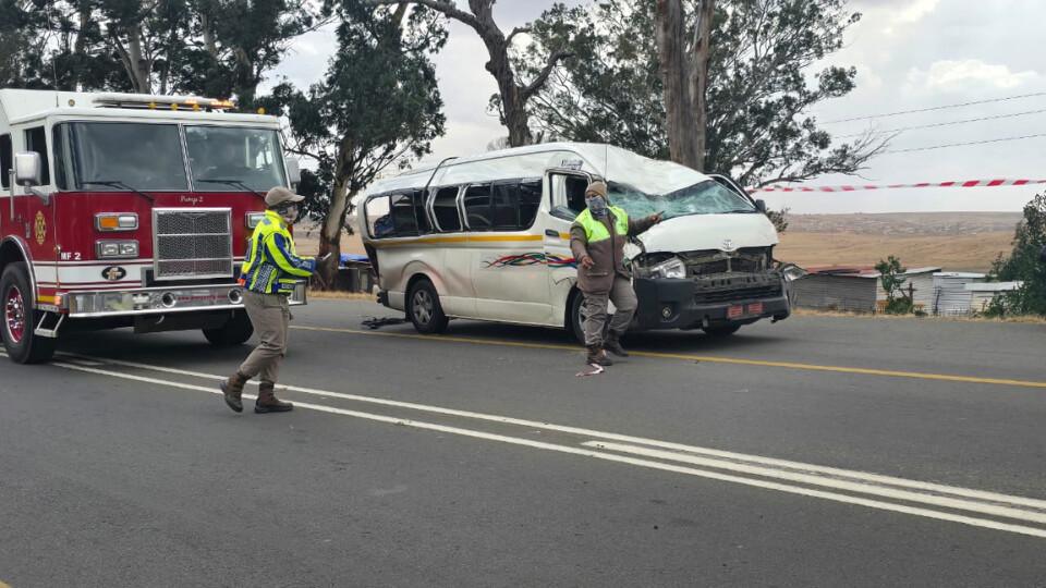 Fallen Tree on N17 Kills Two, Injures Several Near Nooitgedacht Centre Fallen Tree on N17 Kills Two, Injures Several Near Nooitgedacht Centre