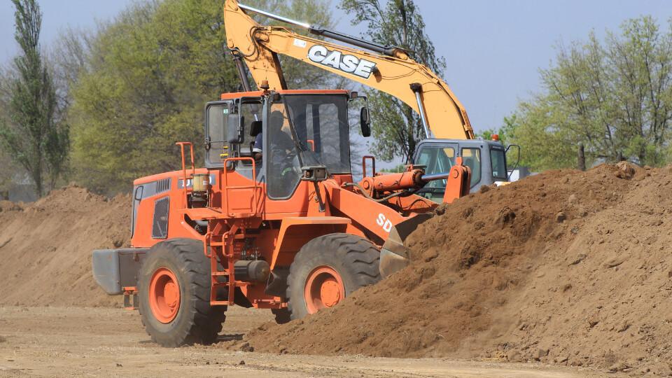 Geel masjiene aan die werk in Borderstraat – wat lê voor? Geel masjiene aan die werk in Borderstraat – wat lê voor?