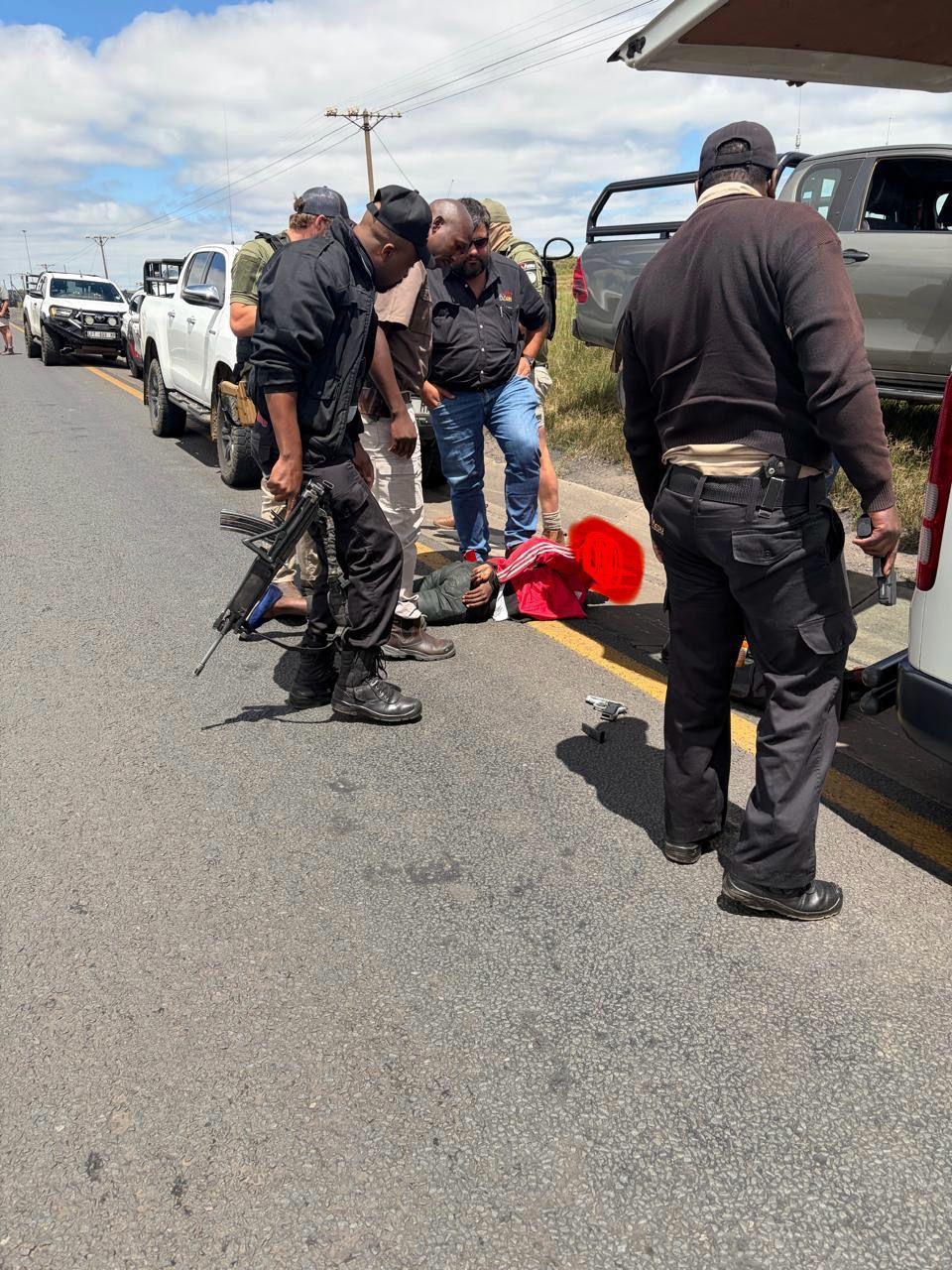 Police and ACSU stop robbery suspect on Piet Retief Road Police and ACSU stop robbery suspect on Piet Retief Road