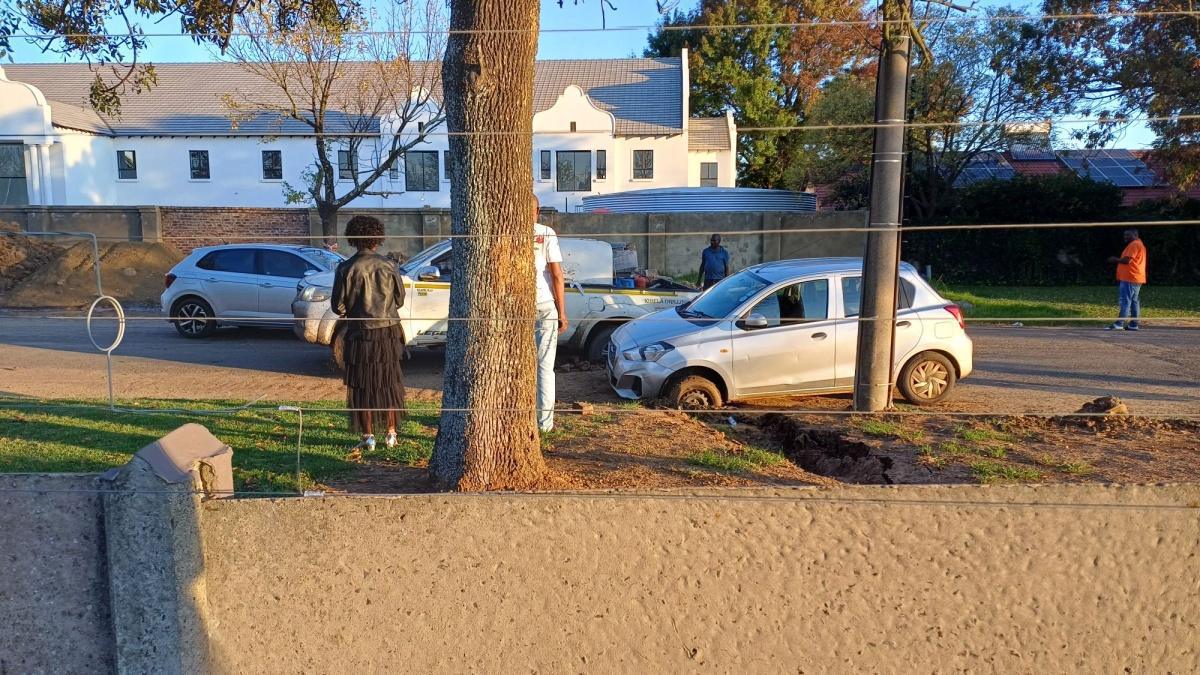 Motorists warned to avoid Jansen Street trench Motorists warned to avoid Jansen Street trench