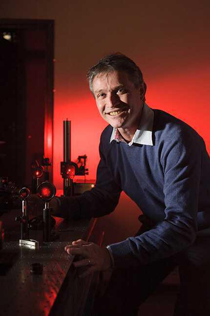South African Professor Andrew Frobes Pioneers Ultra-Fast Quantum Internet Technology