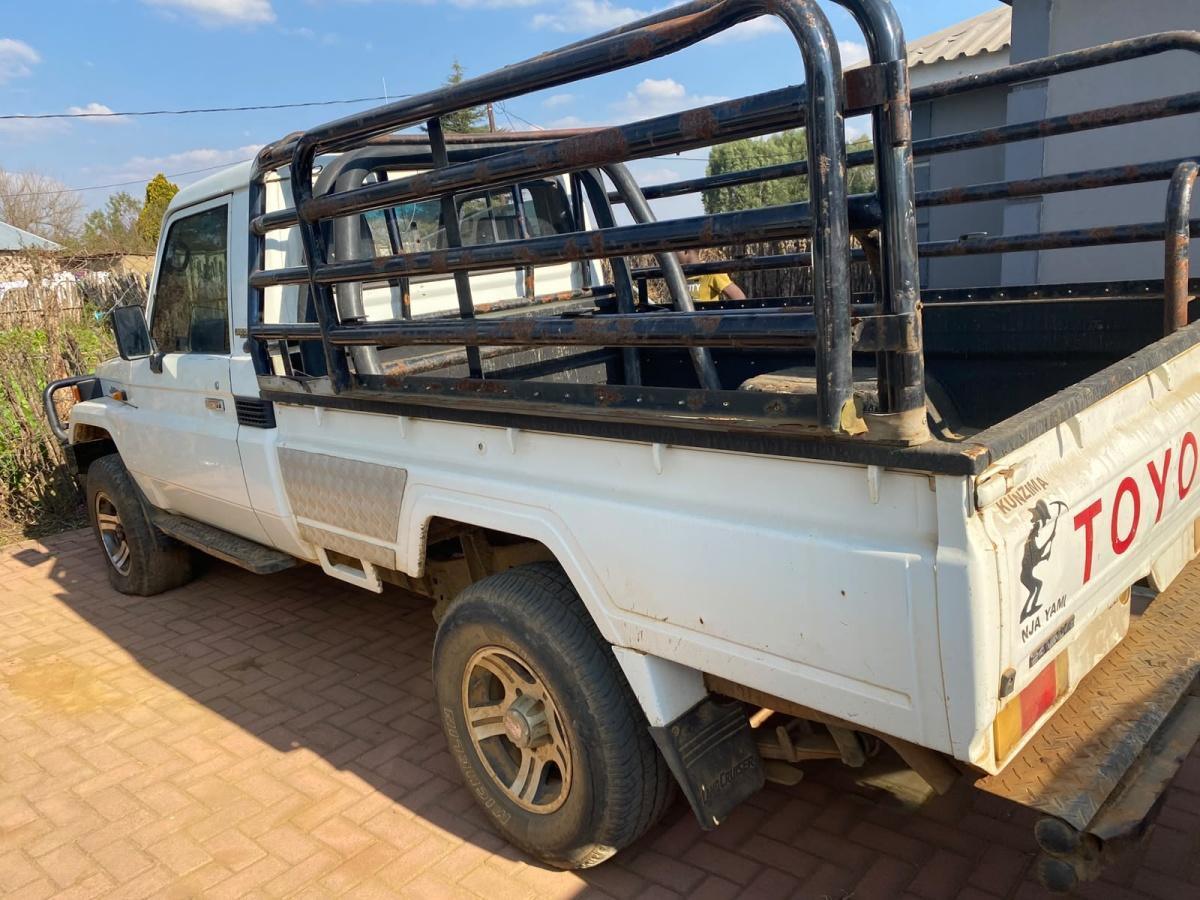 Stolen Toyota Land Cruiser recovered in Ermelo, suspect arrested Stolen Toyota Land Cruiser recovered in Ermelo, suspect arrested