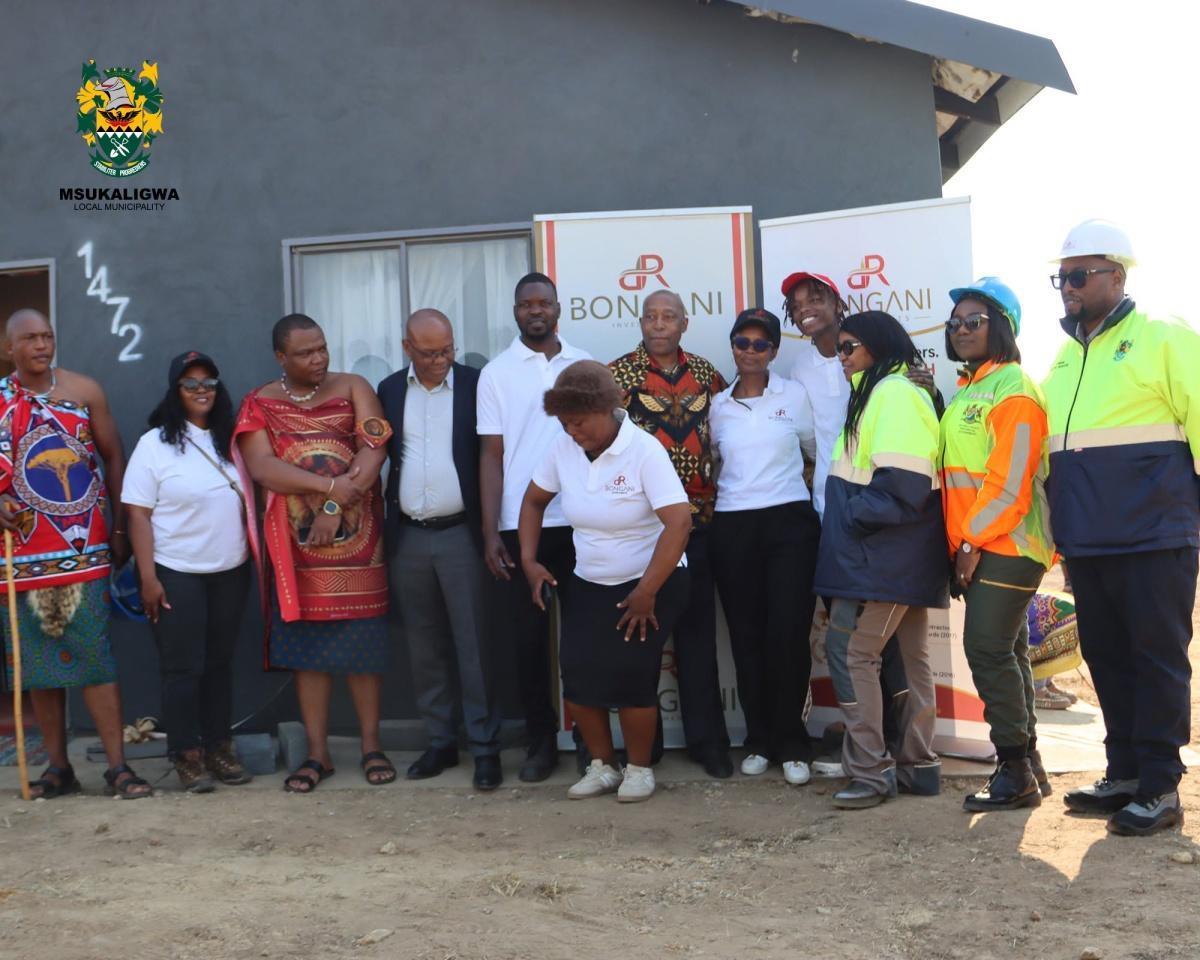 Government hands over 140 new homes to Lothair families