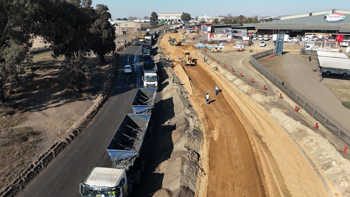 Local Business Steps In To Restore Havenga Road In Ermelo Local Business Steps In To Restore Havenga Road In Ermelo