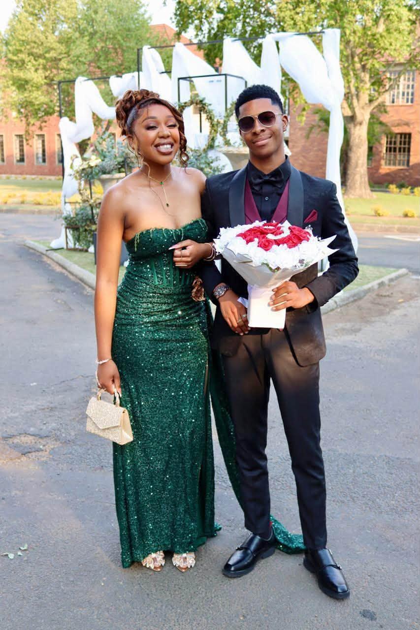 Hoërskool Ermelo matrics celebrate their farewell Hoërskool Ermelo matrics celebrate their farewell