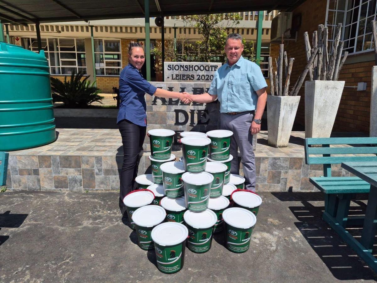 Ermelo Toyota lends a helping hand to local learners Ermelo Toyota lends a helping hand to local learners