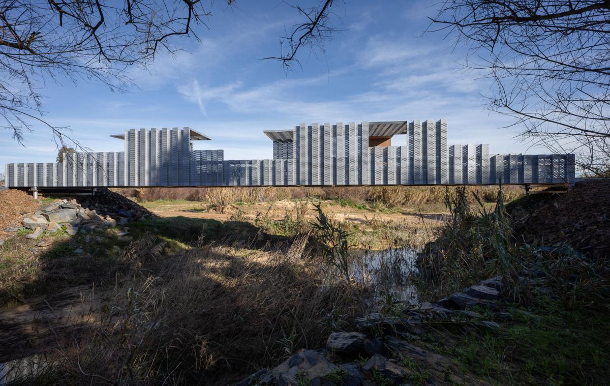 Envolviendo la marisma: Itinerario paisajístico en torno al estuario Norte del Odiel Envolviendo la marisma: Itinerario paisajístico en torno al estuario Norte del Odiel