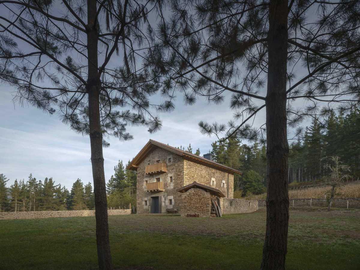 Garaitia Etxea: Reforma de un Caserío en Baranbio Garaitia Etxea: Reforma de un Caserío en Baranbio