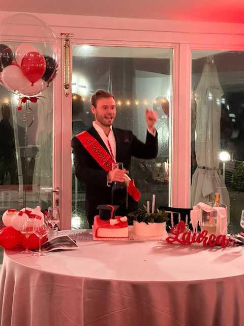 🎓 Celebrazione di un Traguardo Accademico a Villa Maremonti 🎓 🎓 Celebrazione di un Traguardo Accademico a Villa Maremonti 🎓