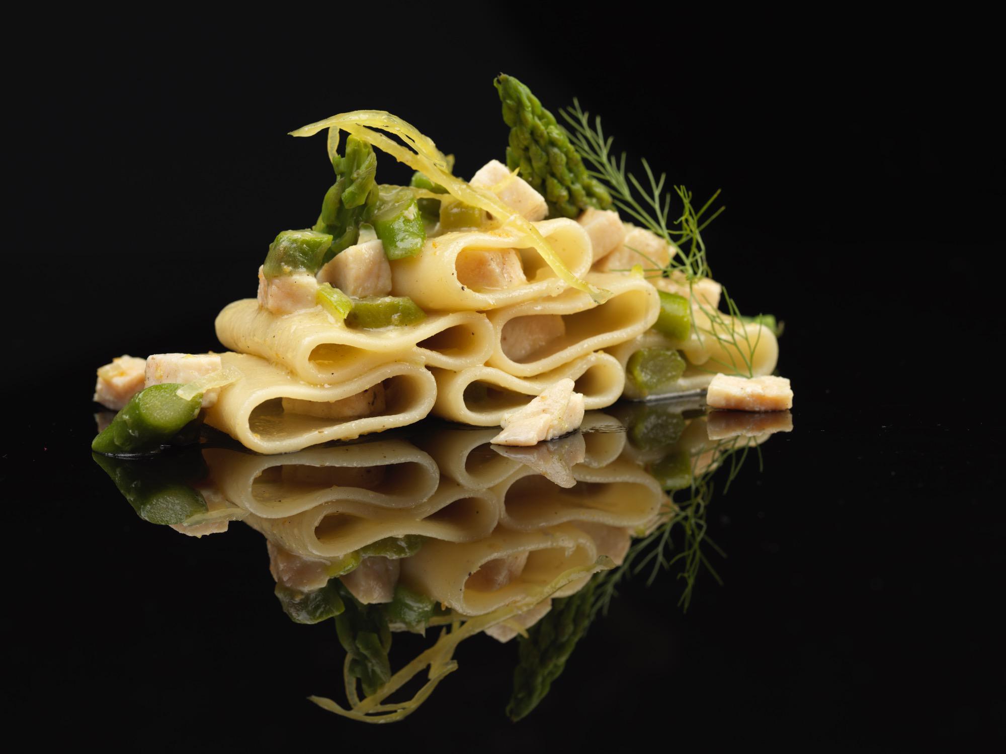 Paccheri al pesce spada crema di melanzane e pomodorino confit