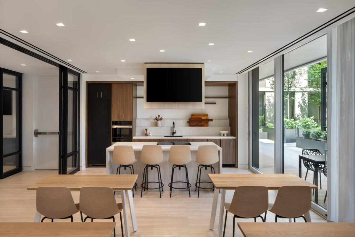 Stratos at Bridge District Stratos at Bridge District