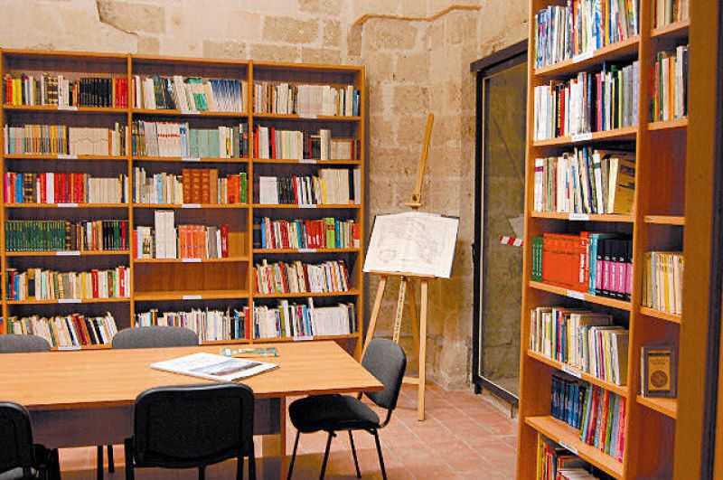 Biblioteca Comunale di Palazzo Caniglia Biblioteca Comunale di Palazzo Caniglia