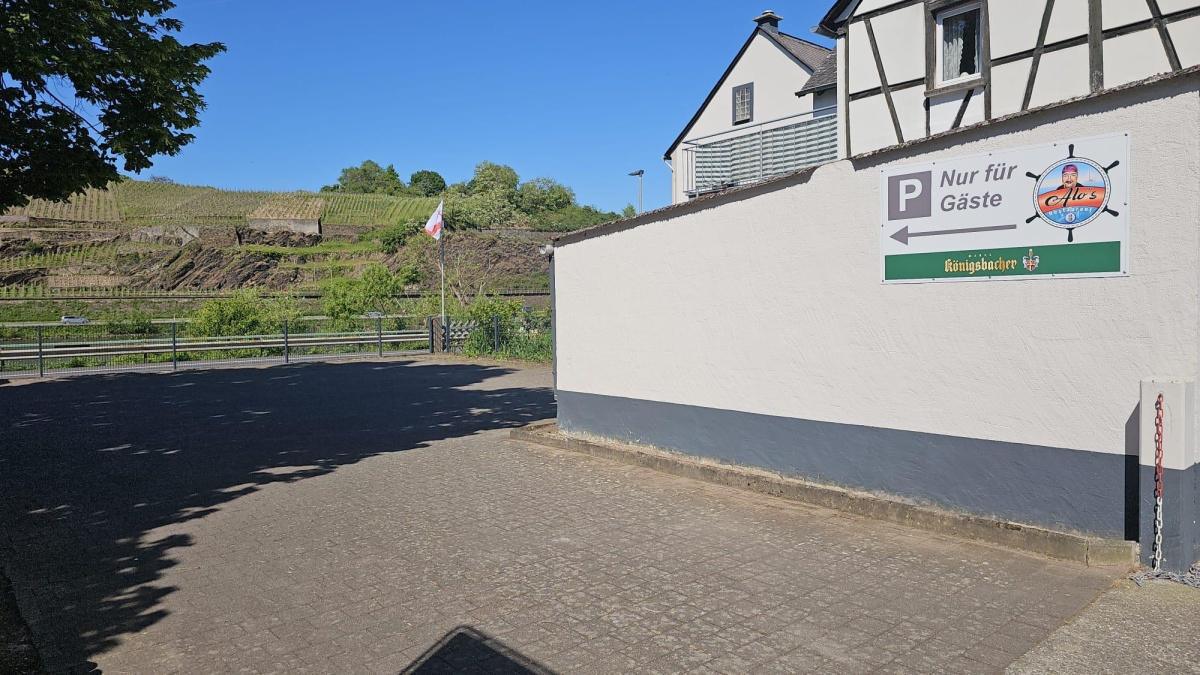 Alo's Restaurant in Lay Alo's Restaurant in Lay