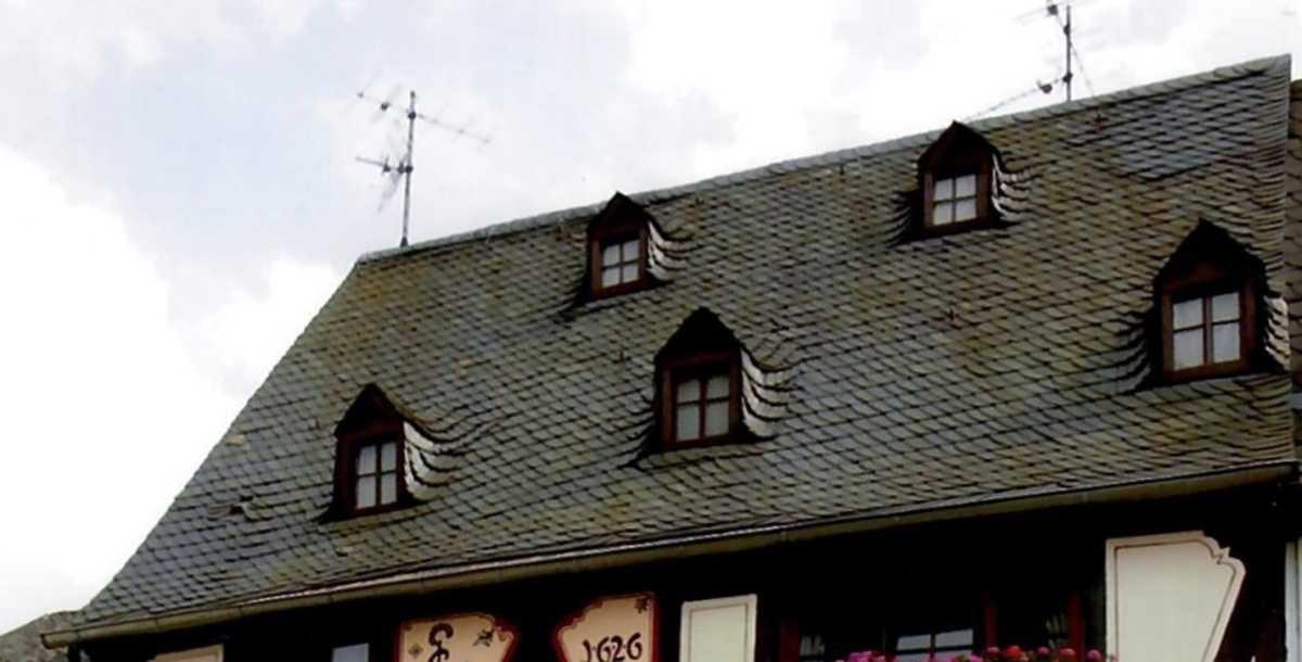 Der „Marienstätter Hof“ und sein bemerkenswertes Dach Der „Marienstätter Hof“ und sein bemerkenswertes Dach