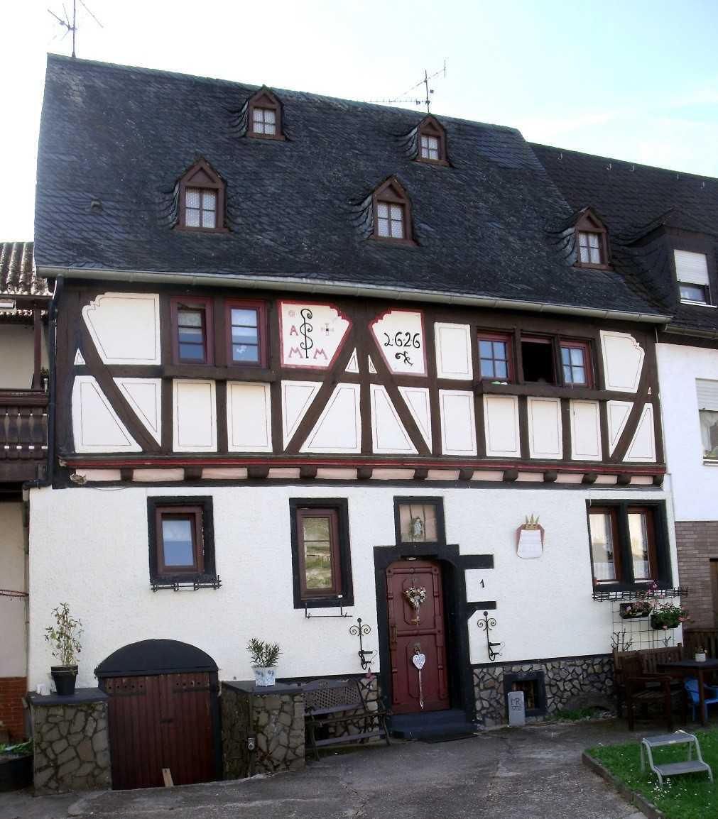 Der „Marienstätter Hof“ und sein bemerkenswertes Dach Der „Marienstätter Hof“ und sein bemerkenswertes Dach