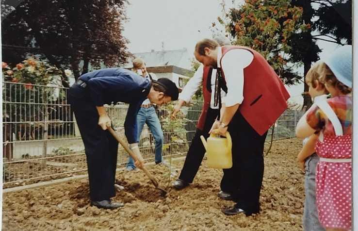 „Presented to the Village of Koblenz-Lay …“ „Presented to the Village of Koblenz-Lay …“