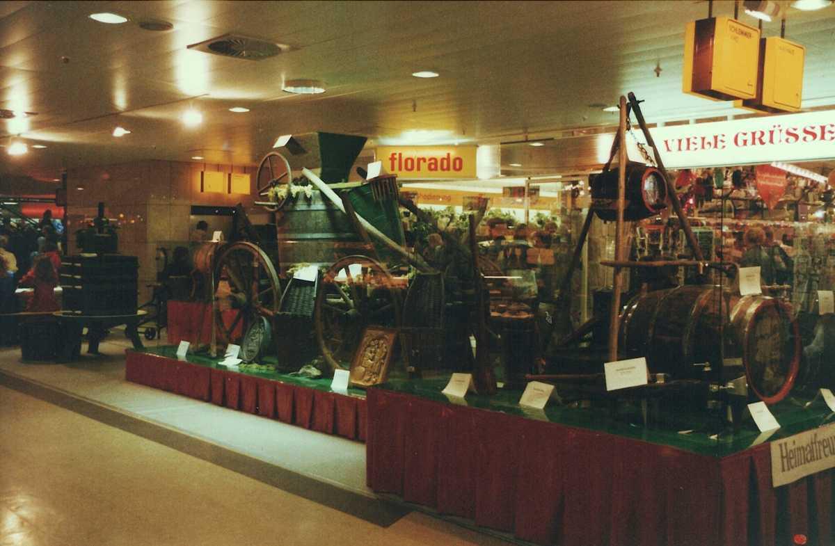 Weinbau in Lay, eine Momentaufnahme aus dem Jahr 1990 Weinbau in Lay, eine Momentaufnahme aus dem Jahr 1990