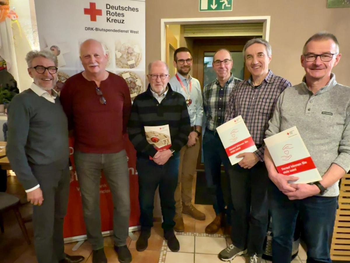 EHRUNG DER DRK-BLUTSPENDENDEN EHRUNG DER DRK-BLUTSPENDENDEN