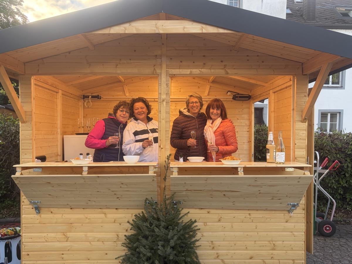 Neue Winzerhütte für den Layer Wochenmarkt Neue Winzerhütte für den Layer Wochenmarkt