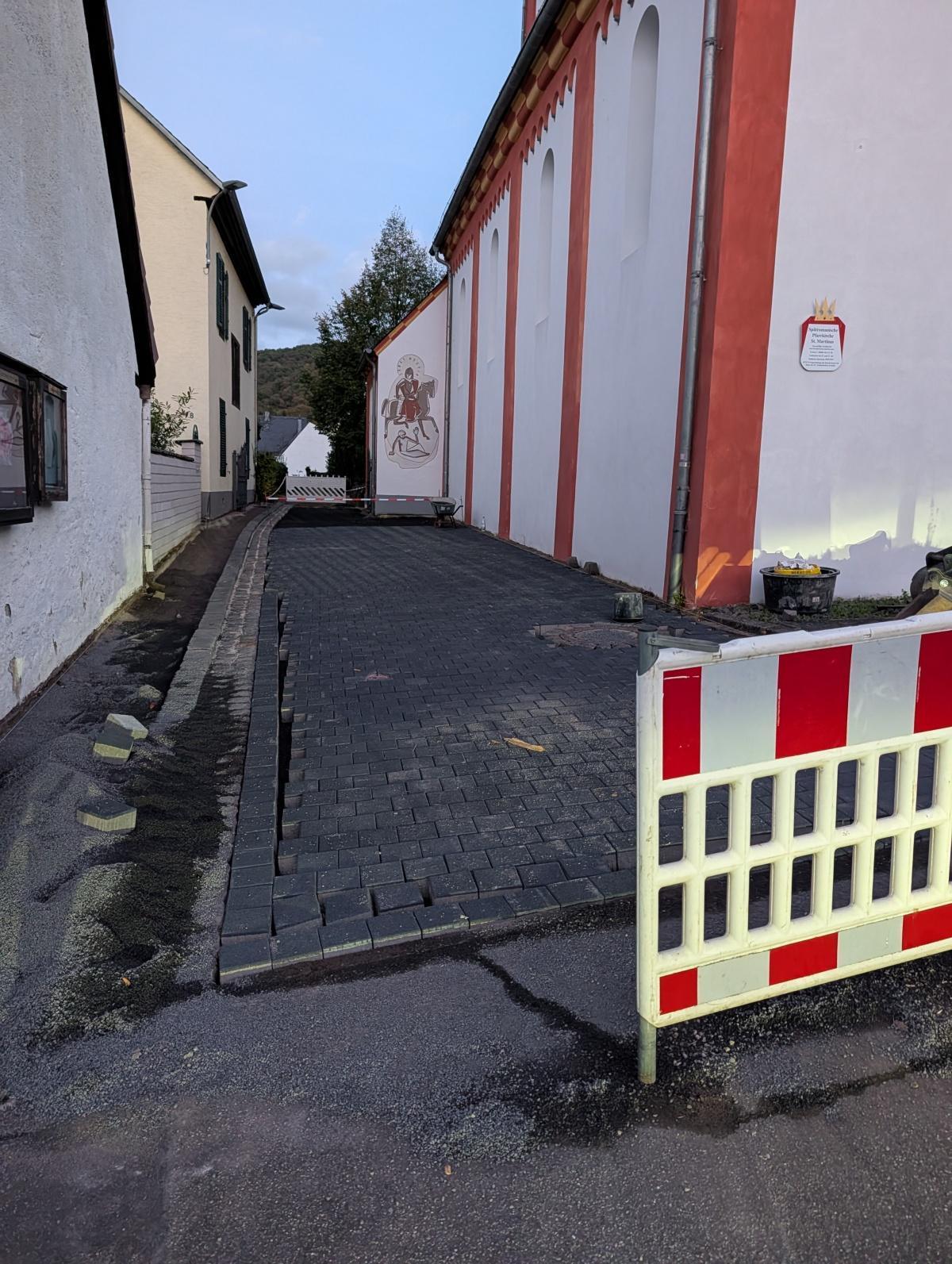 Bauarbeiten an der Zuwegung zum Friedhof Bauarbeiten an der Zuwegung zum Friedhof