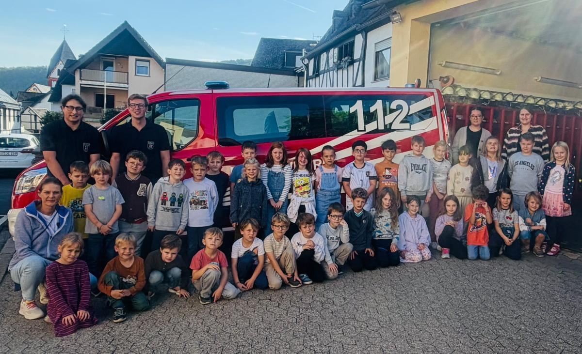 🚒 Feuerwehr hautnah: Kinder der Grundschule Lay zu Besuch 🚒 Feuerwehr hautnah: Kinder der Grundschule Lay zu Besuch