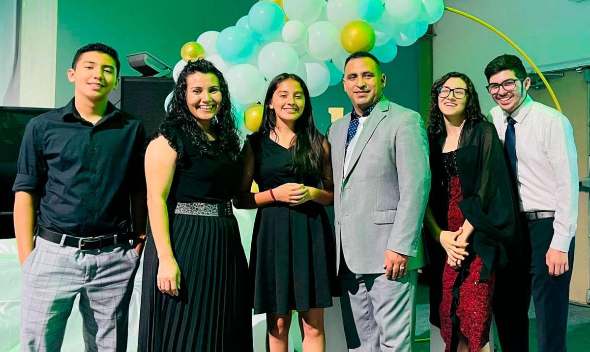 SOBRE NOSOTROS SOBRE NOSOTROS