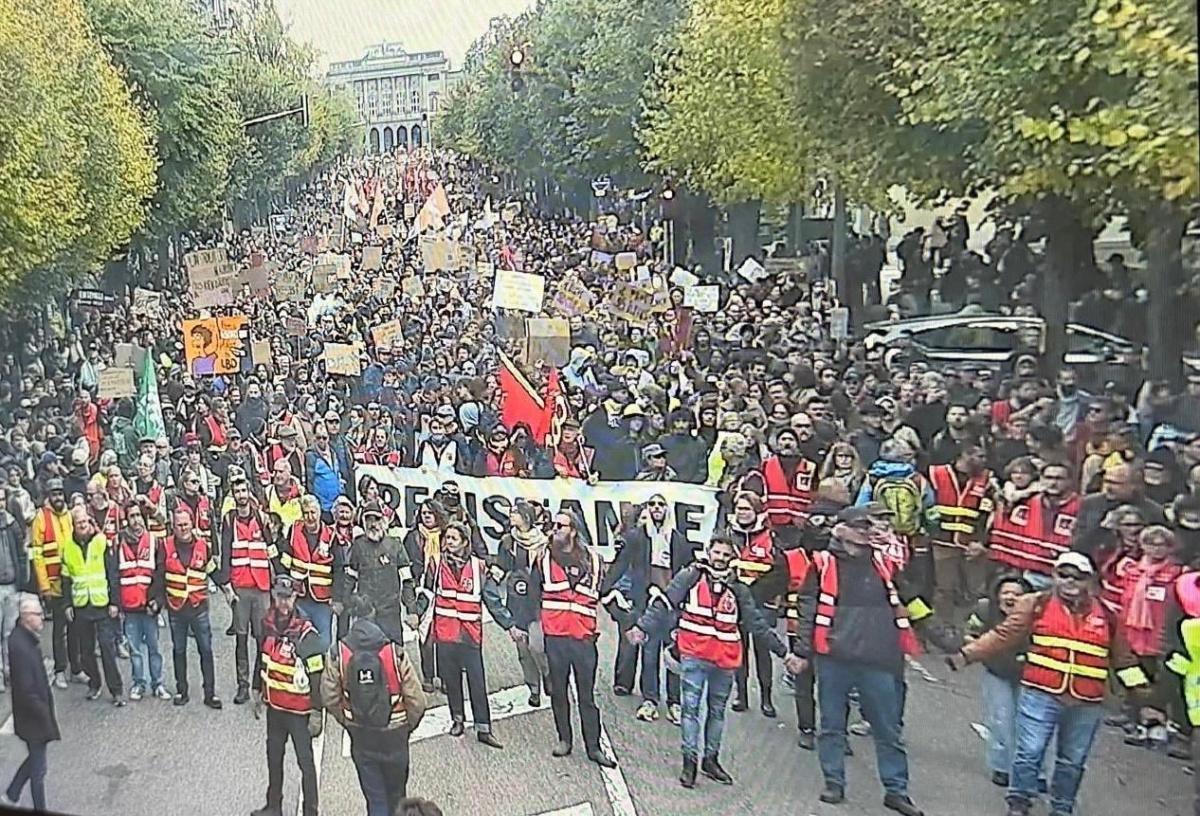 Emmanuel Macron a déclaré « il n’est pas recommandé de manifester », 800 000 personnes lui ont répondu !