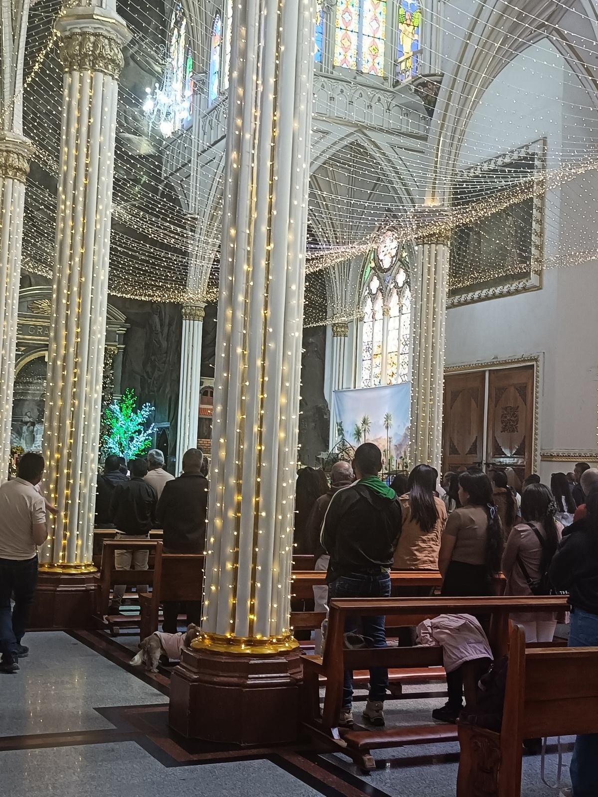 Interior de la basílica Interior de la basílica