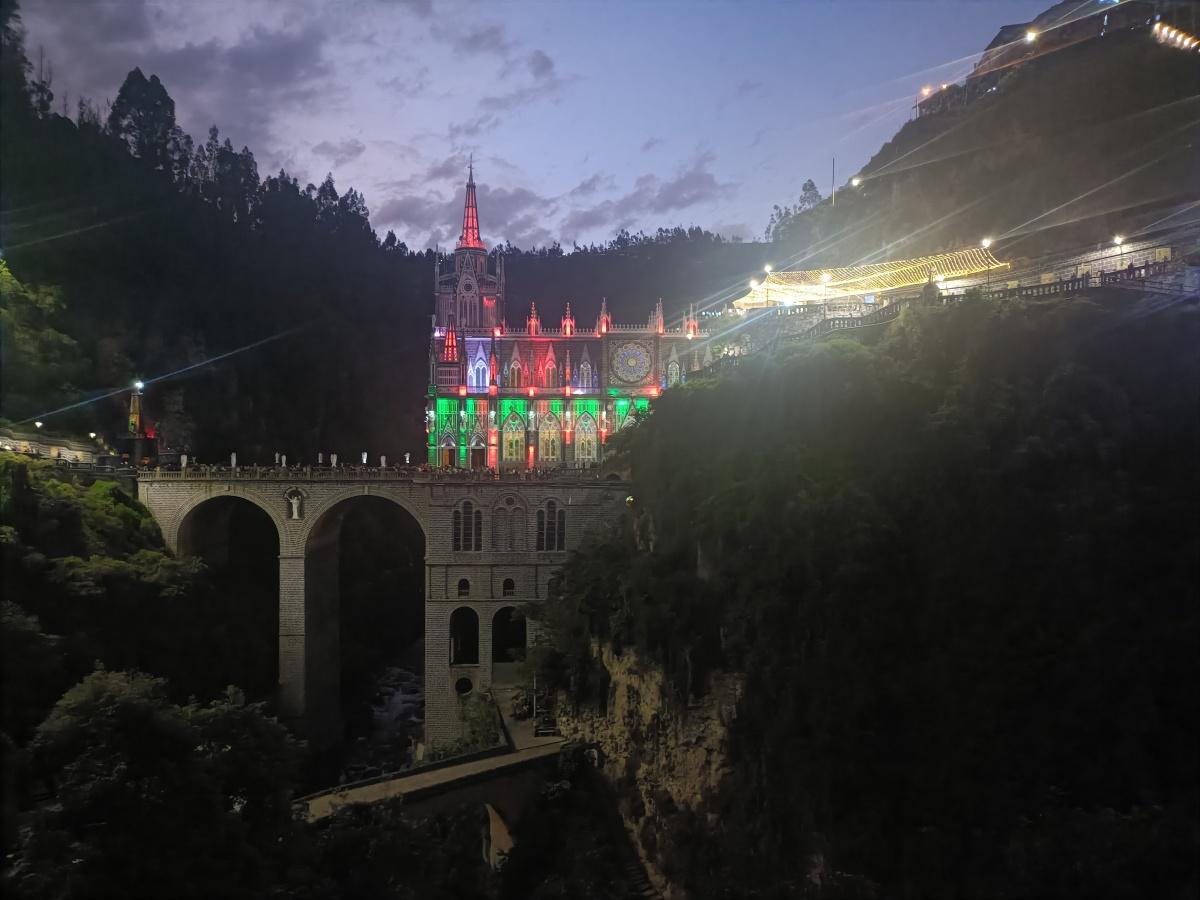 Santuario de las lajas de noche Santuario de las lajas de noche