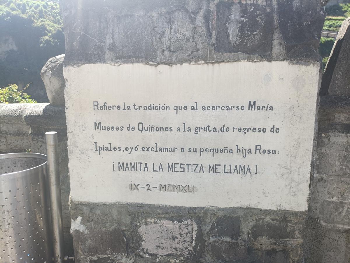 Escultura de la indígena María Mueses y su hija Rosa Escultura de la indígena María Mueses y su hija Rosa