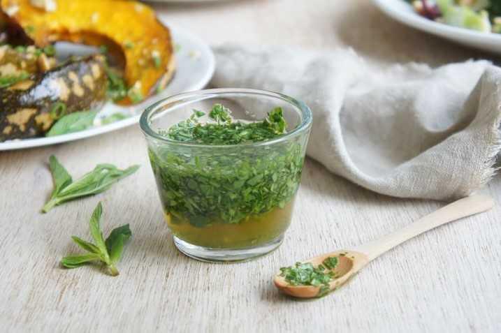 AUSTRALIAN-STYLE ROAST LAMB WITH MINT SAUCE