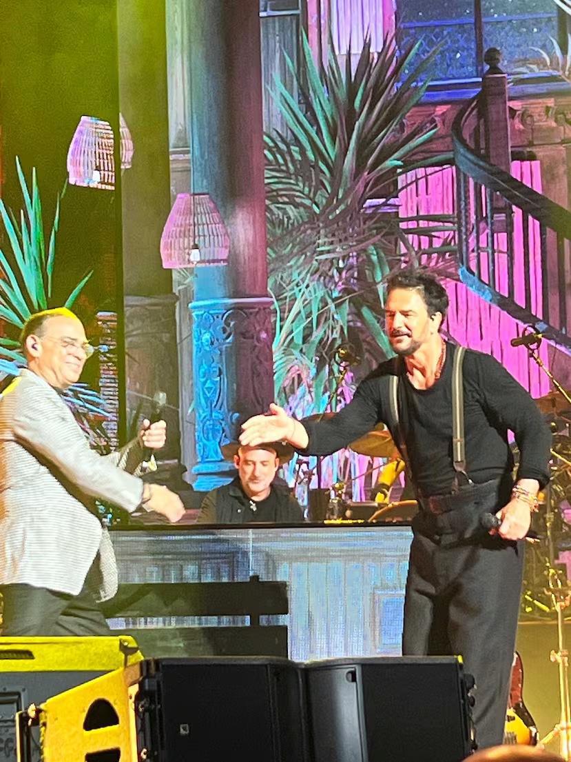 Gilberto Santa Rosa sorprende en el concierto de Ricardo Arjona Gilberto Santa Rosa sorprende en el concierto de Ricardo Arjona