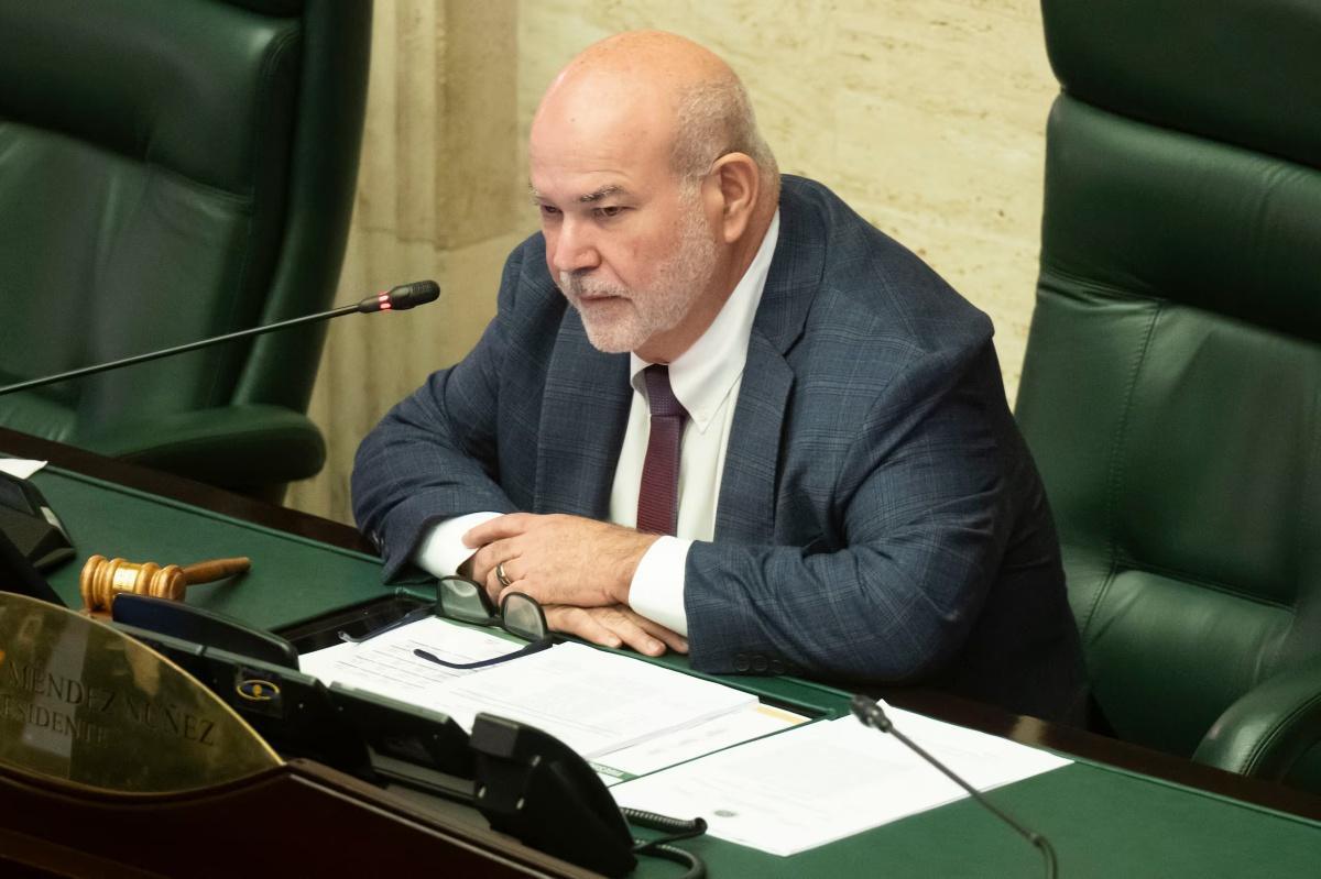 Johnny Méndez hace frente a las críticas por suspender investigación