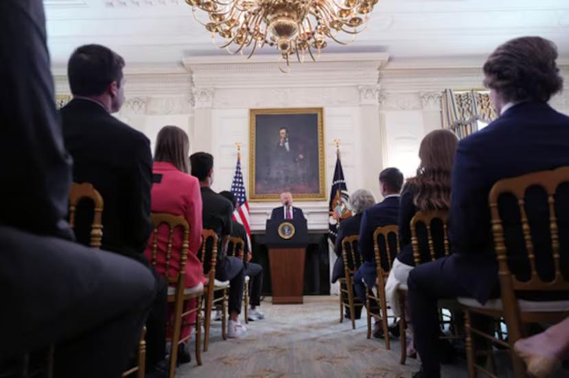 Trump renueva su petición de que el Congreso apruebe ley para controlar el deporte universitario