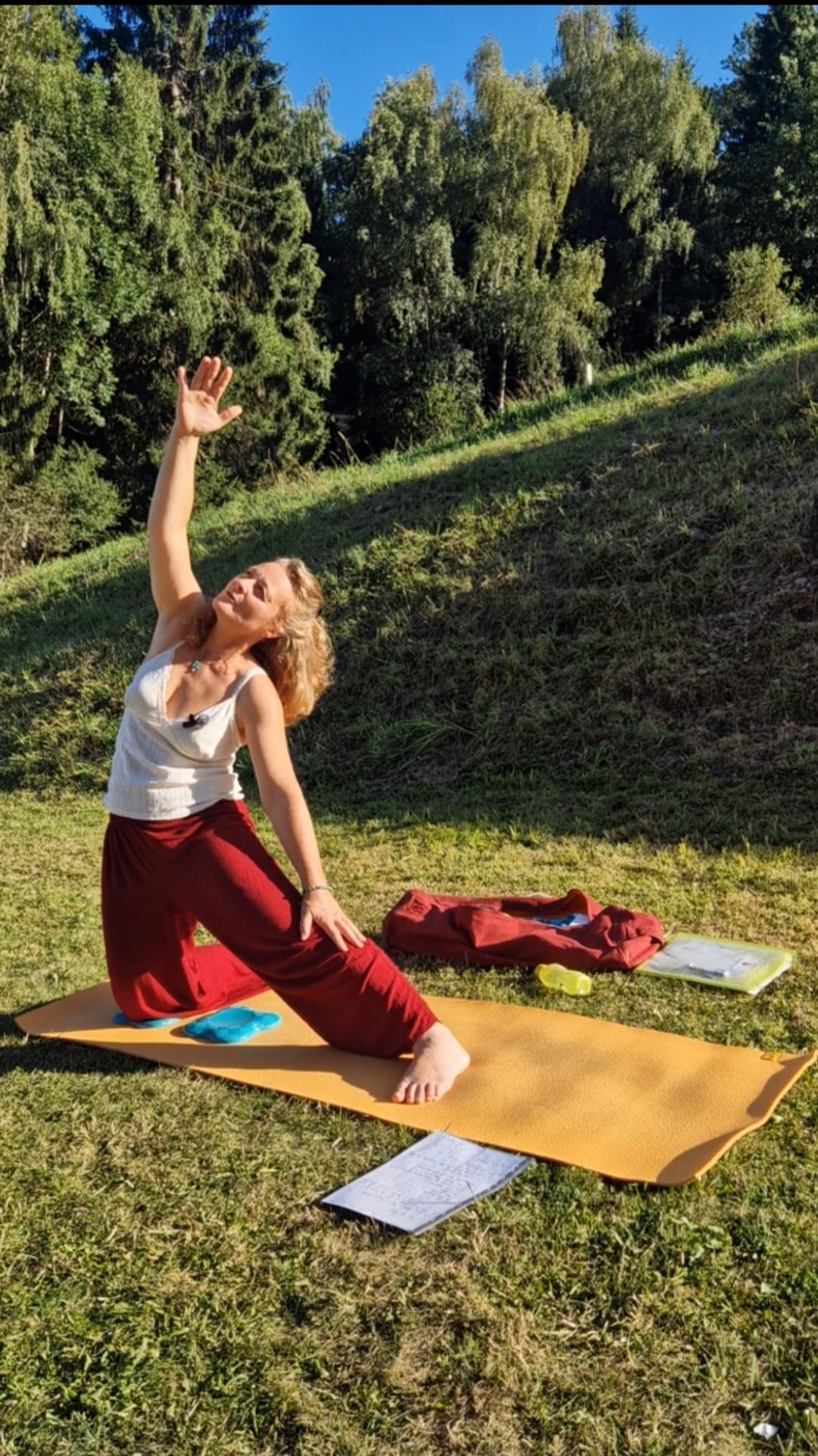 Outdoor YOGA à Combloux tous les jours à 18h30 - été 2026 Outdoor YOGA à Combloux tous les jours à 18h30 - été 2026
