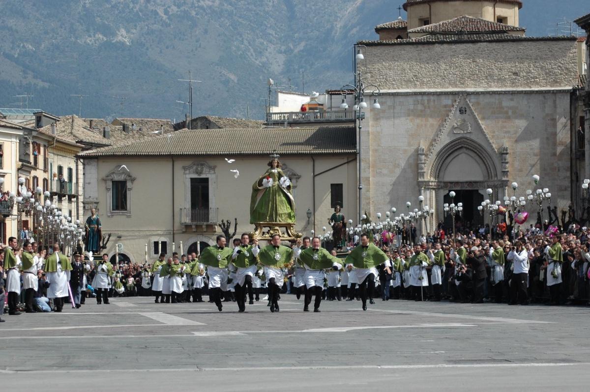 La Madonna che scappa - Sulmona La Madonna che scappa - Sulmona