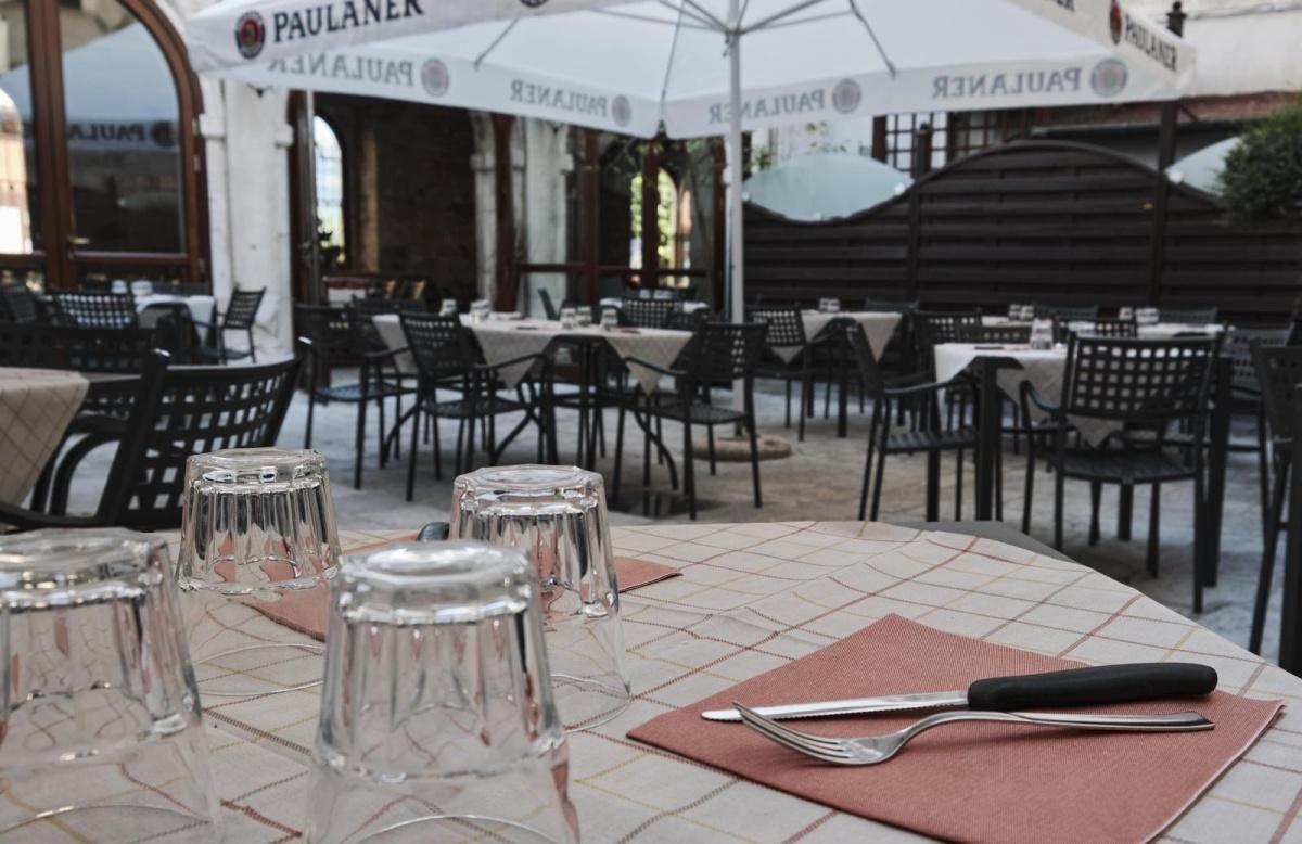 Garden Bar Pizzeria Garden Bar Pizzeria