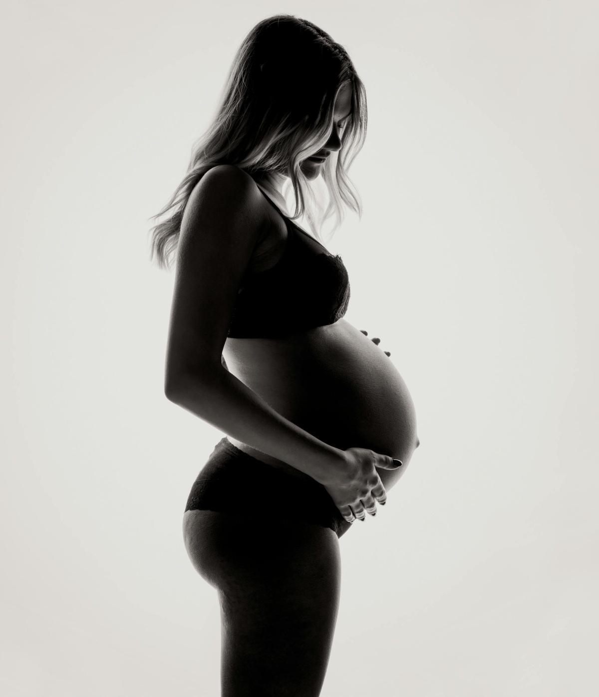 🤰 Sublime ta grossesse lors d’un shooting photo en studio à Lille 🤰 Sublime ta grossesse lors d’un shooting photo en studio à Lille