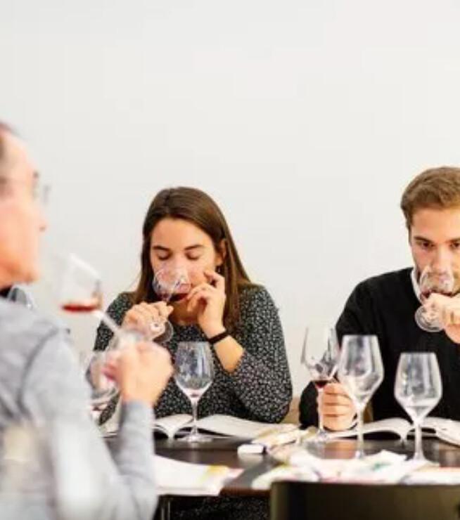 🍷 Apprends l’art de la dégustation lors d’un cours d’œnologie à Lille