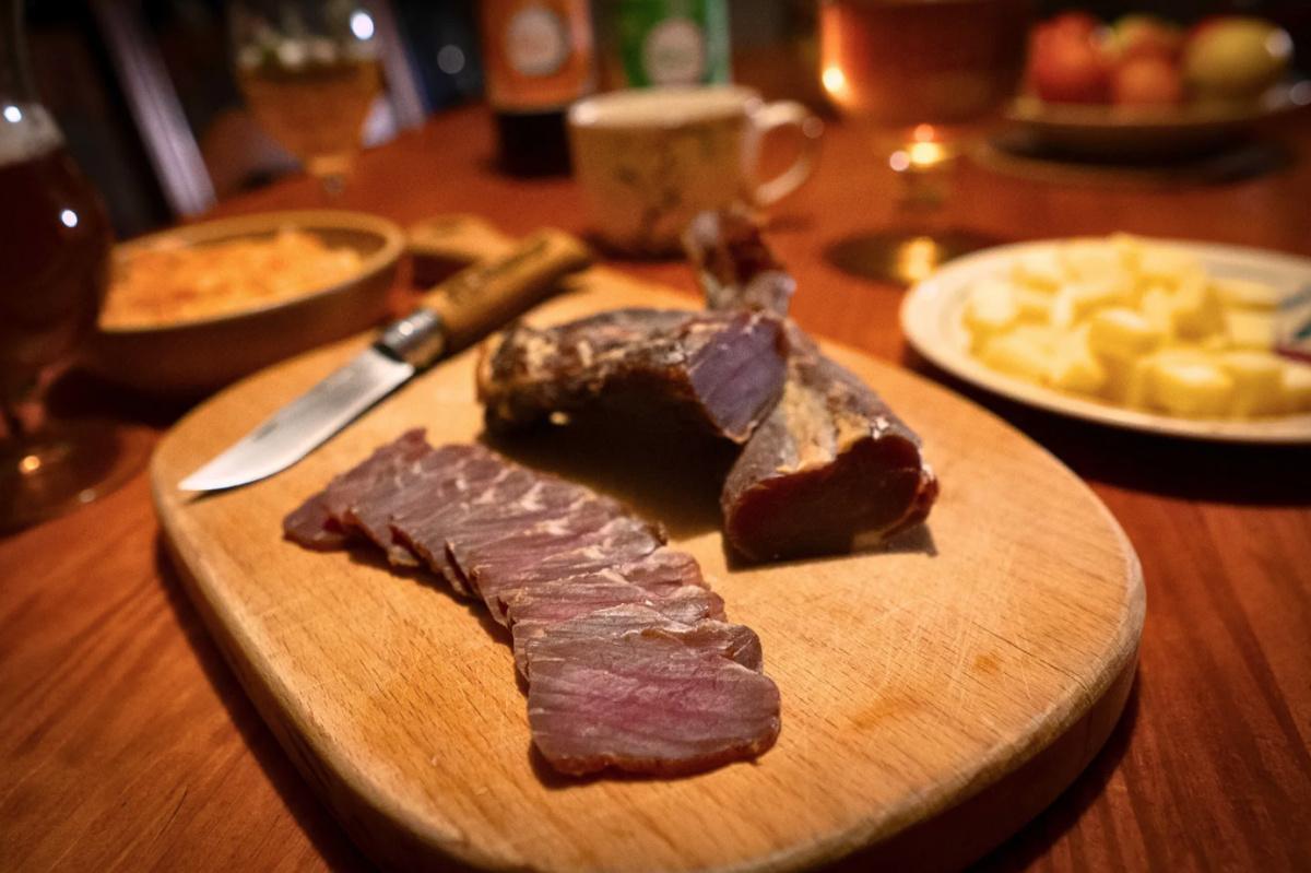 🥩 Découvrez le fumage et la salaison avec Thibaut à Lille