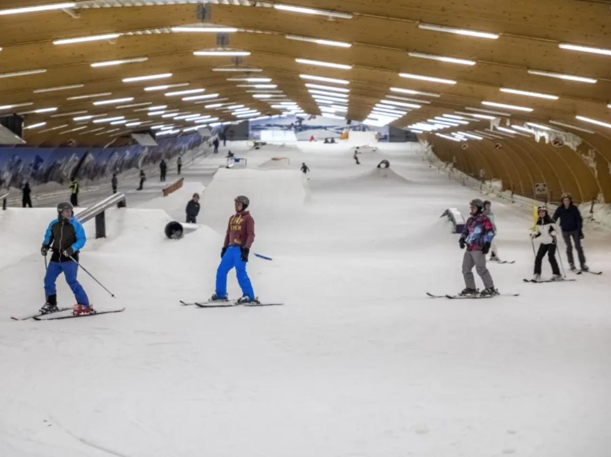 ⛷️ Ski et Snowboard toute l'année à Ice Mountain