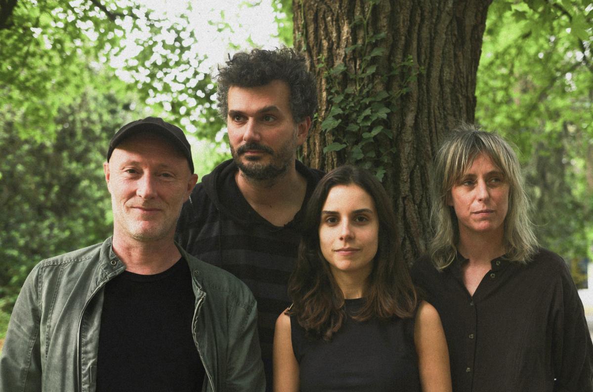 Tout Bleu + L'Objet à La Bulle Café Tout Bleu + L'Objet à La Bulle Café