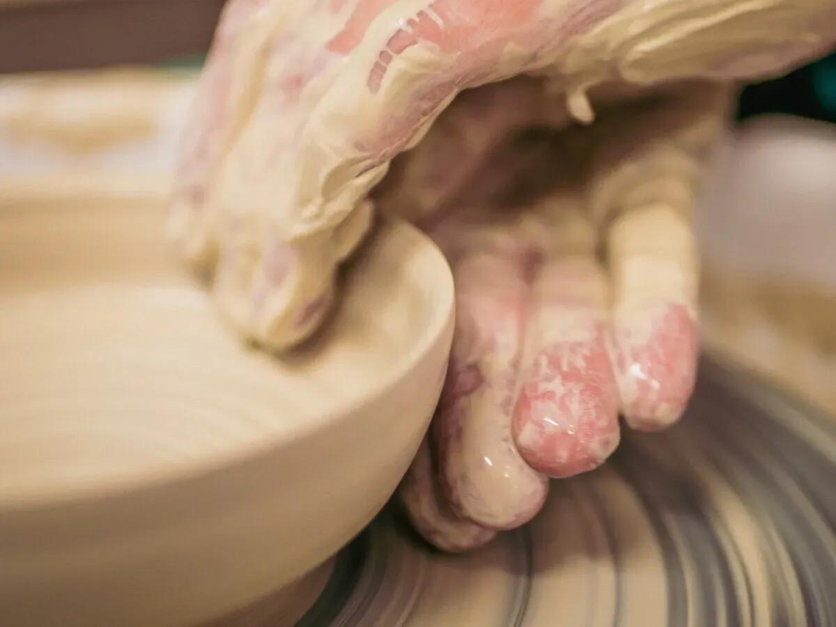 Atelier initiation au tour de poterie avec Olivia