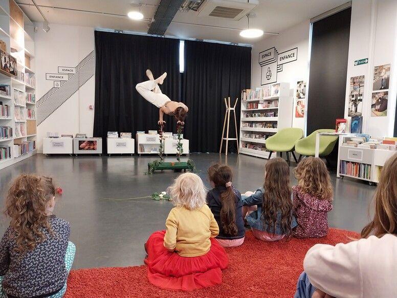 Initiation aux Arts du Cirque à la Médiathèque Bois Blancs Initiation aux Arts du Cirque à la Médiathèque Bois Blancs