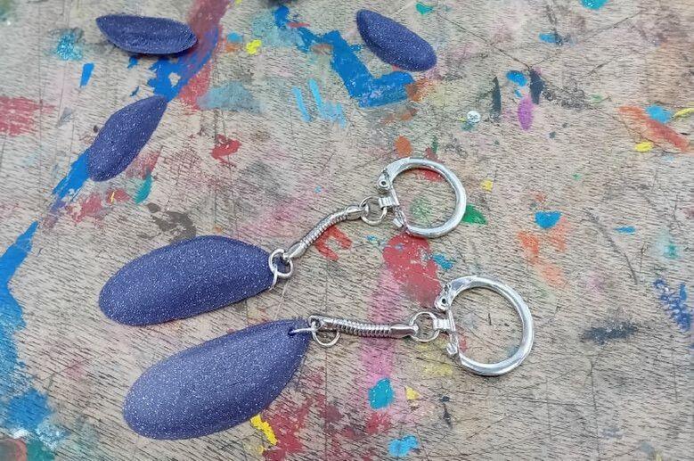 Atelier "porte-clef moule" de la Braderie des enfants à la Gare Saint Sauveur